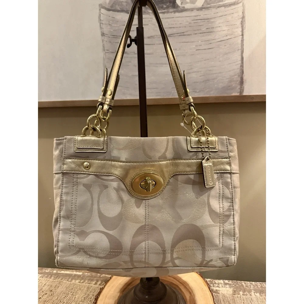 Coach vintage penelope